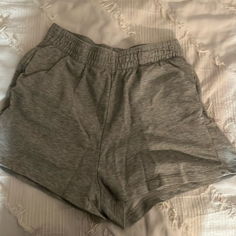 H&M Gray Sweatshorts
Size M
